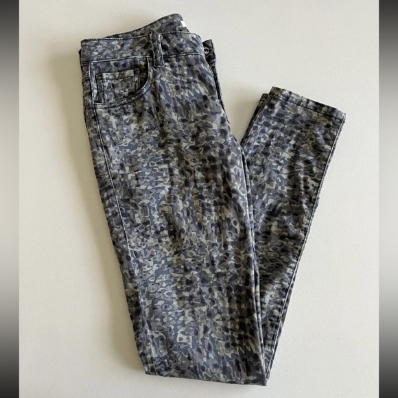 Cabi 4 Green Tan and Black and Modern Camo Skinny Jeans Raw Hem - Picture 1 of 14